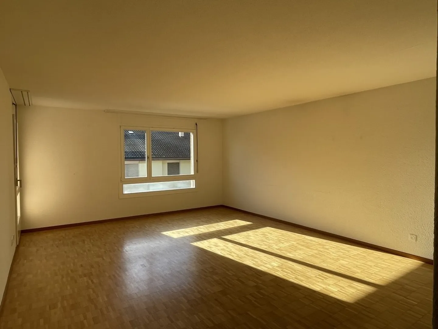 BÖSINGEN (FR) - 4.5 Zimmerwohnung im 1. Stock - Foto 3 von 10