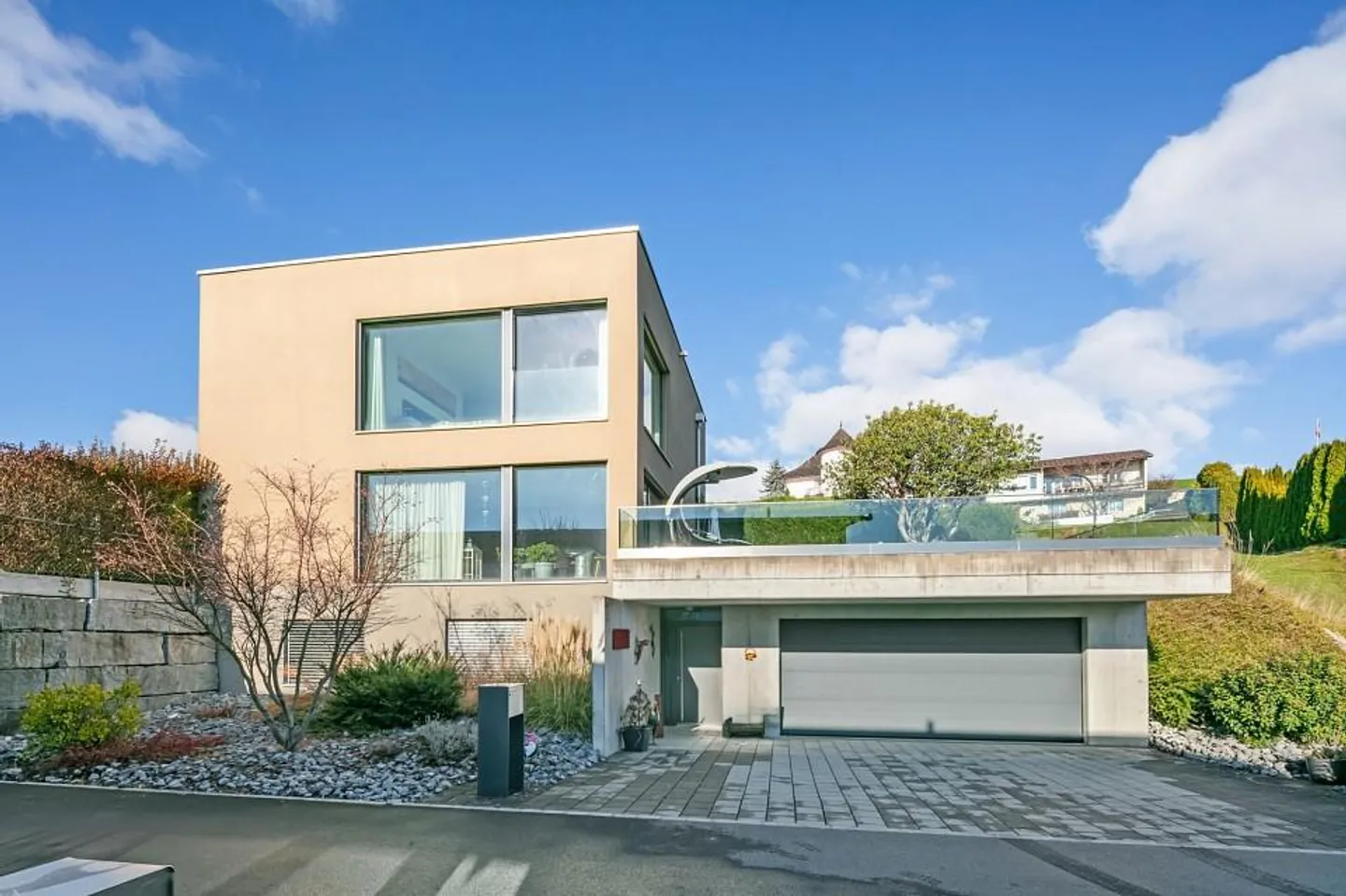 Maison moderne avec vue sur la montagne à 360° - Photo 1 sur 13