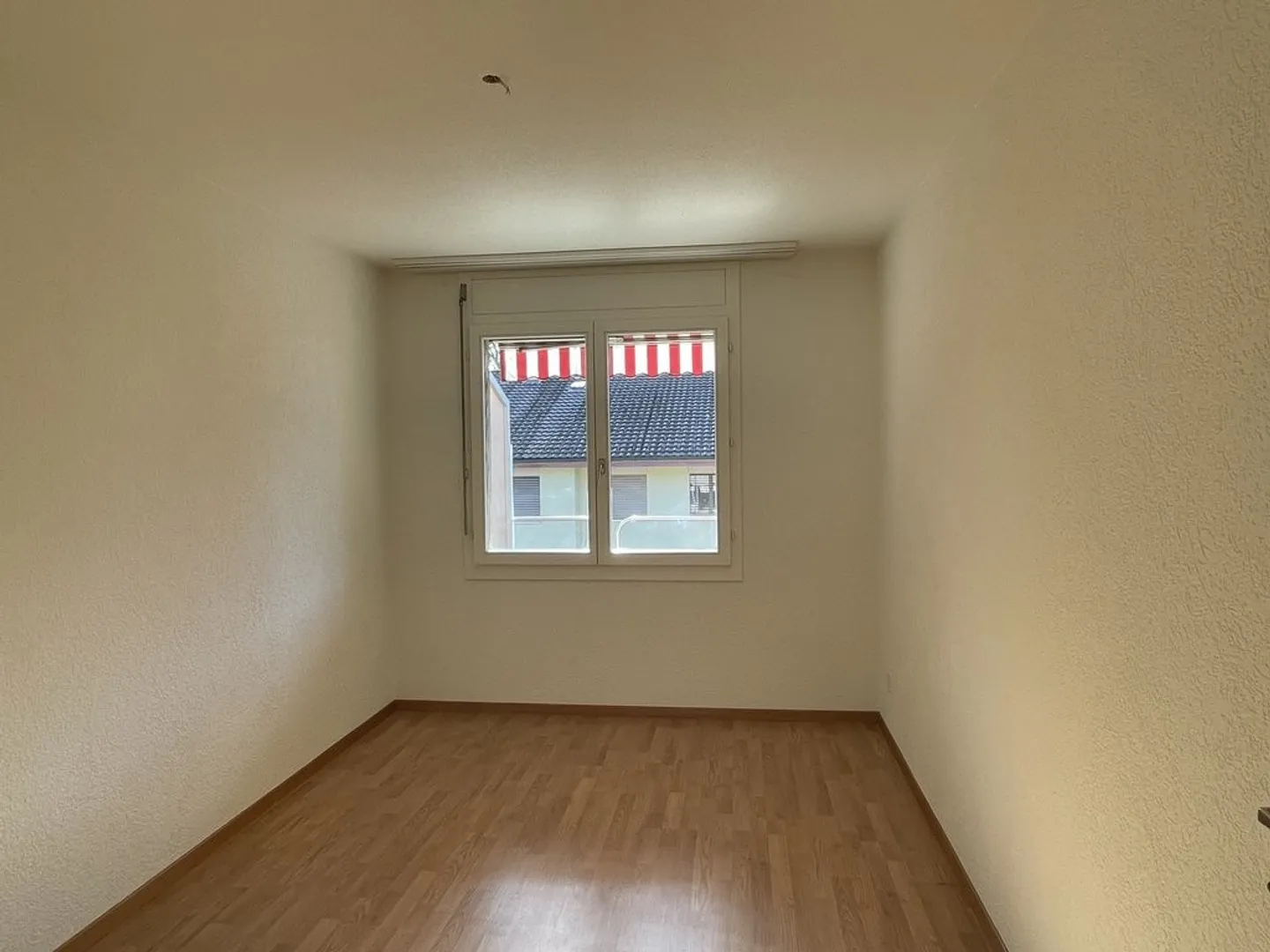 BÖSINGEN (FR) - 4.5 Zimmerwohnung im 1. Stock - Foto 6 von 10