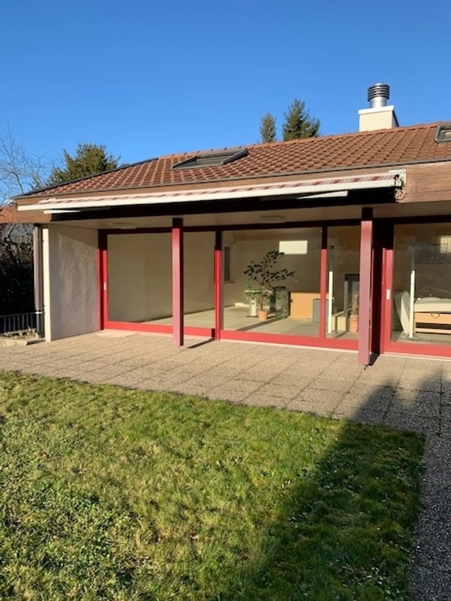 Charmantes Einfamilienhaus mit Pool - Foto 3 von 6