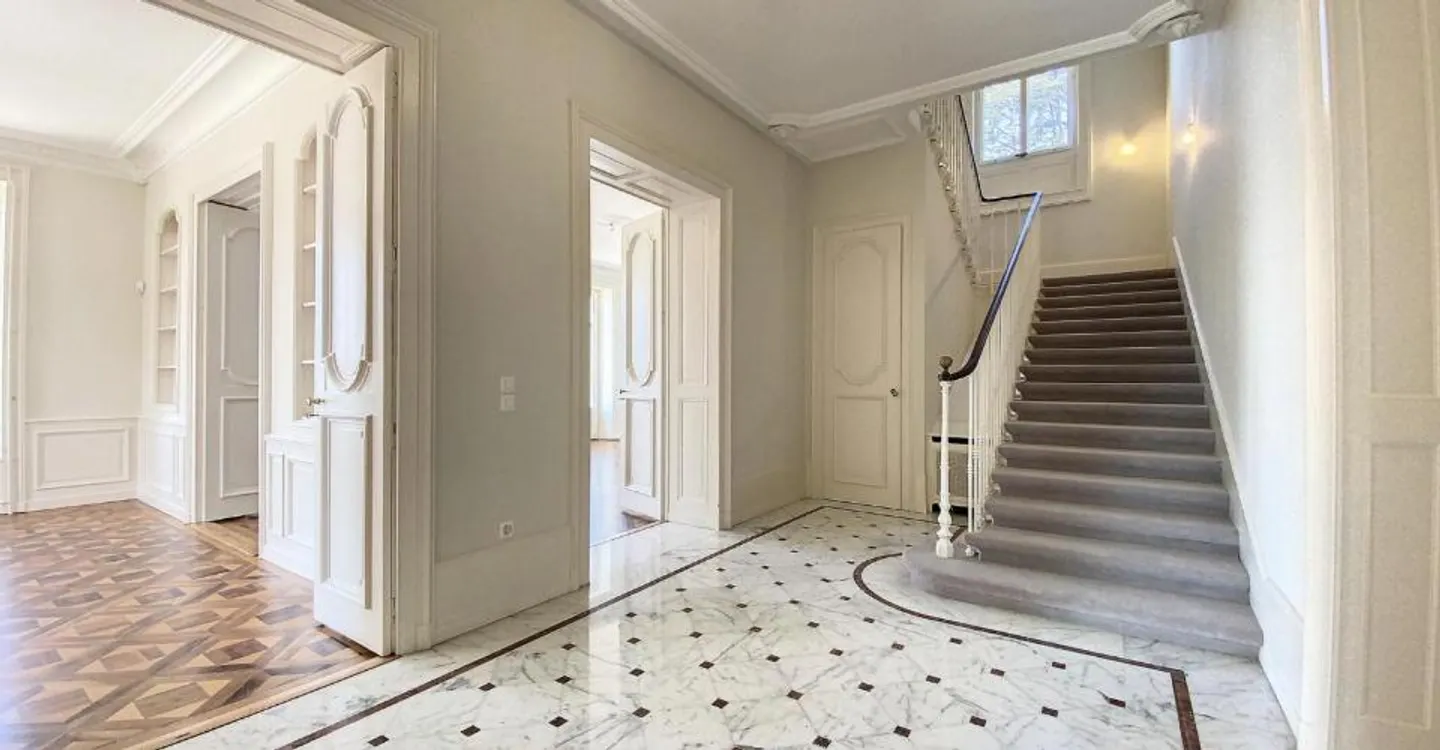 HERMANCE - CONTEMPORARY CONFIDENTIAL PROPERTY - Photo 2 of 13