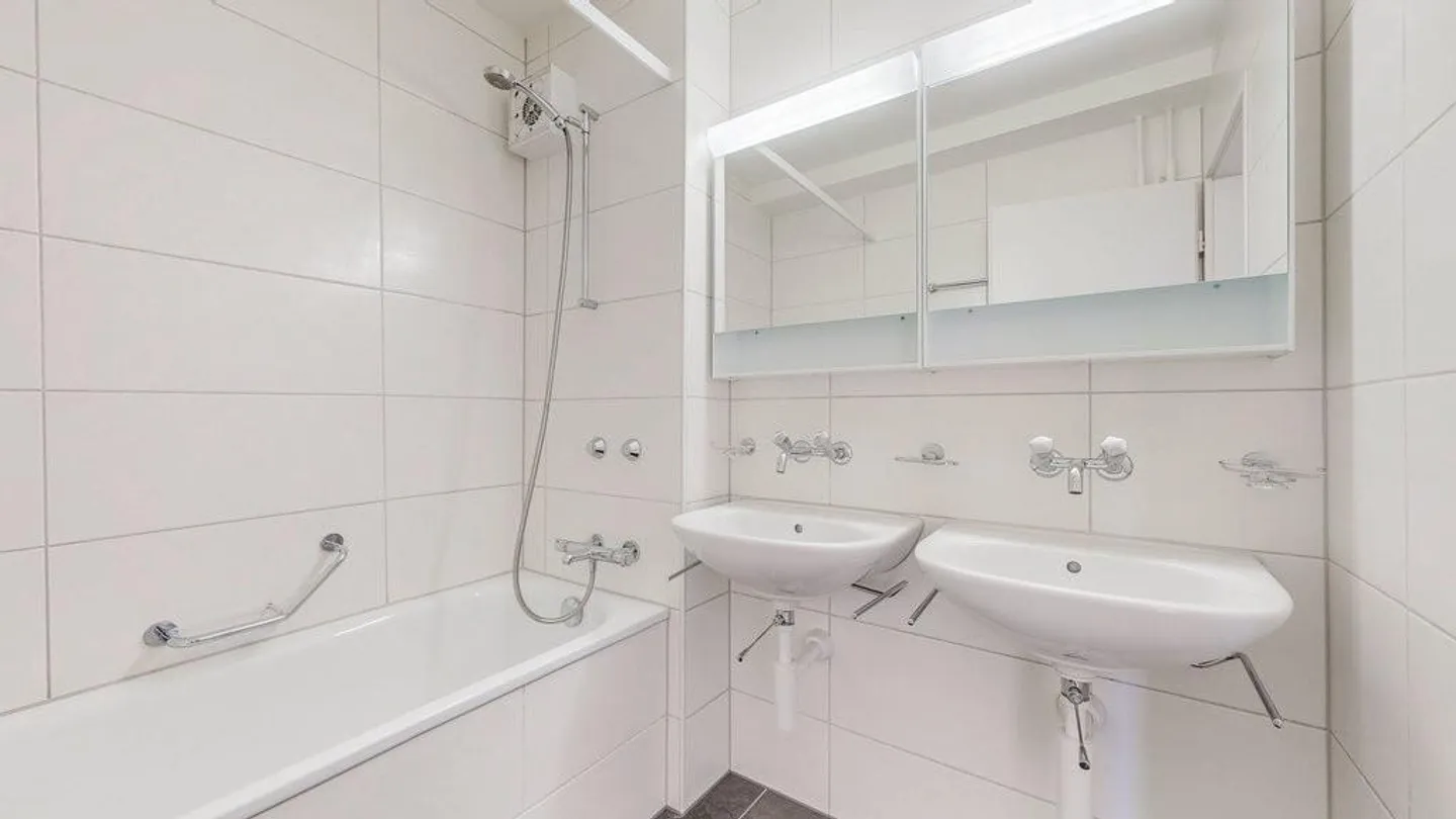 Your new family home - centrally located and with plenty of space! - Photo 5 of 12