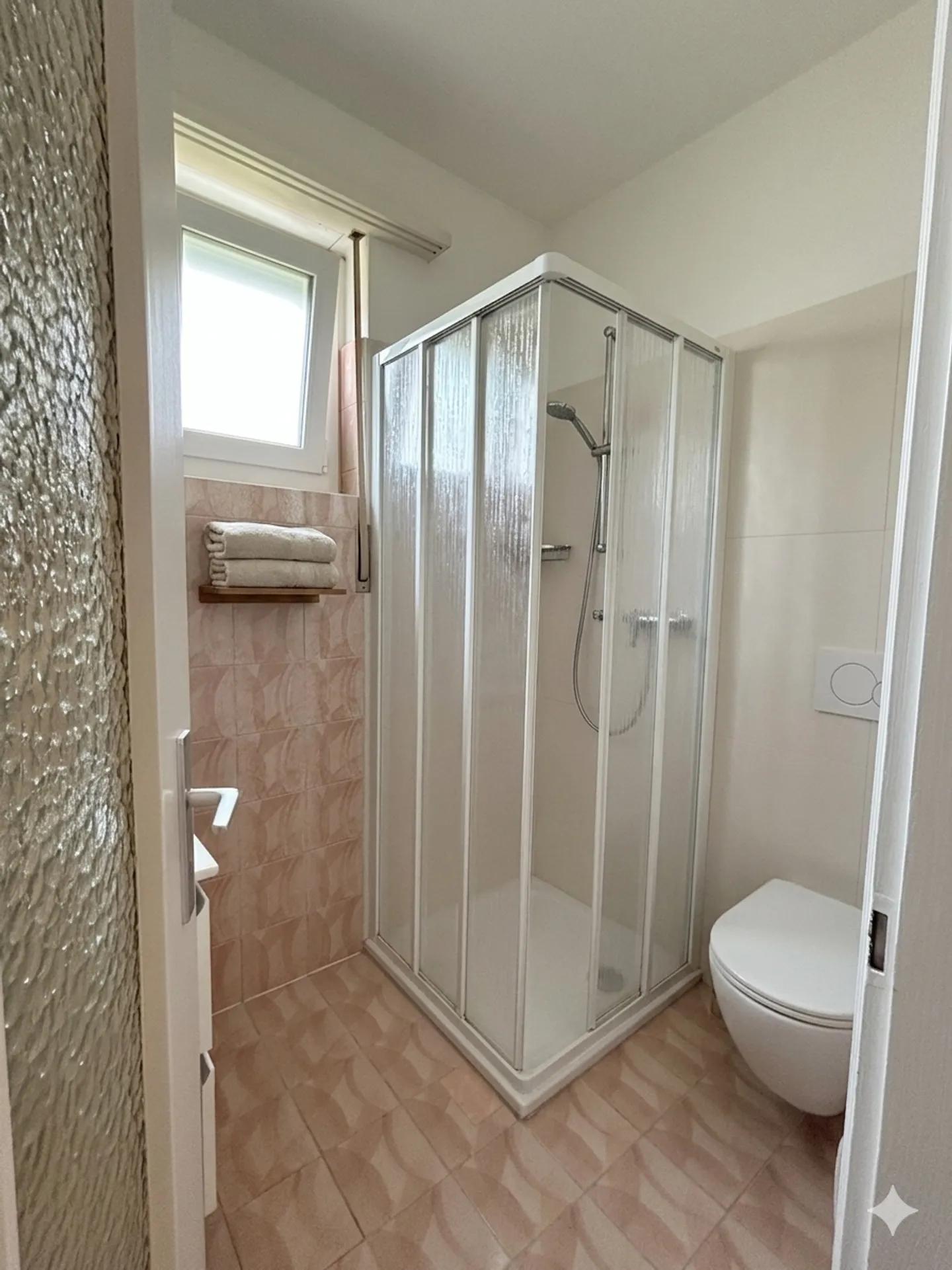 Geräumige Wohnung mit Bergblick - Foto 11 von 13