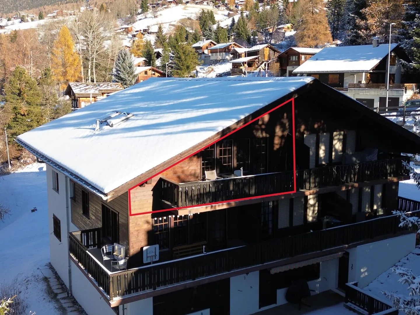 Heimelige Dachwohnung mit schönem Bergblick - Foto 2 von 13