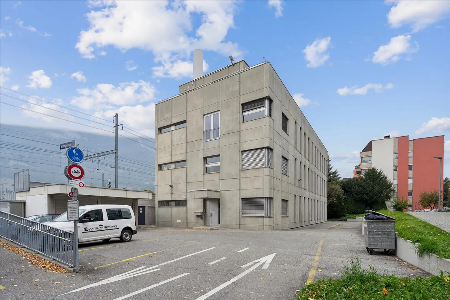 Spazio ufficio attraente vicino alla stazione - Foto 2 di 7