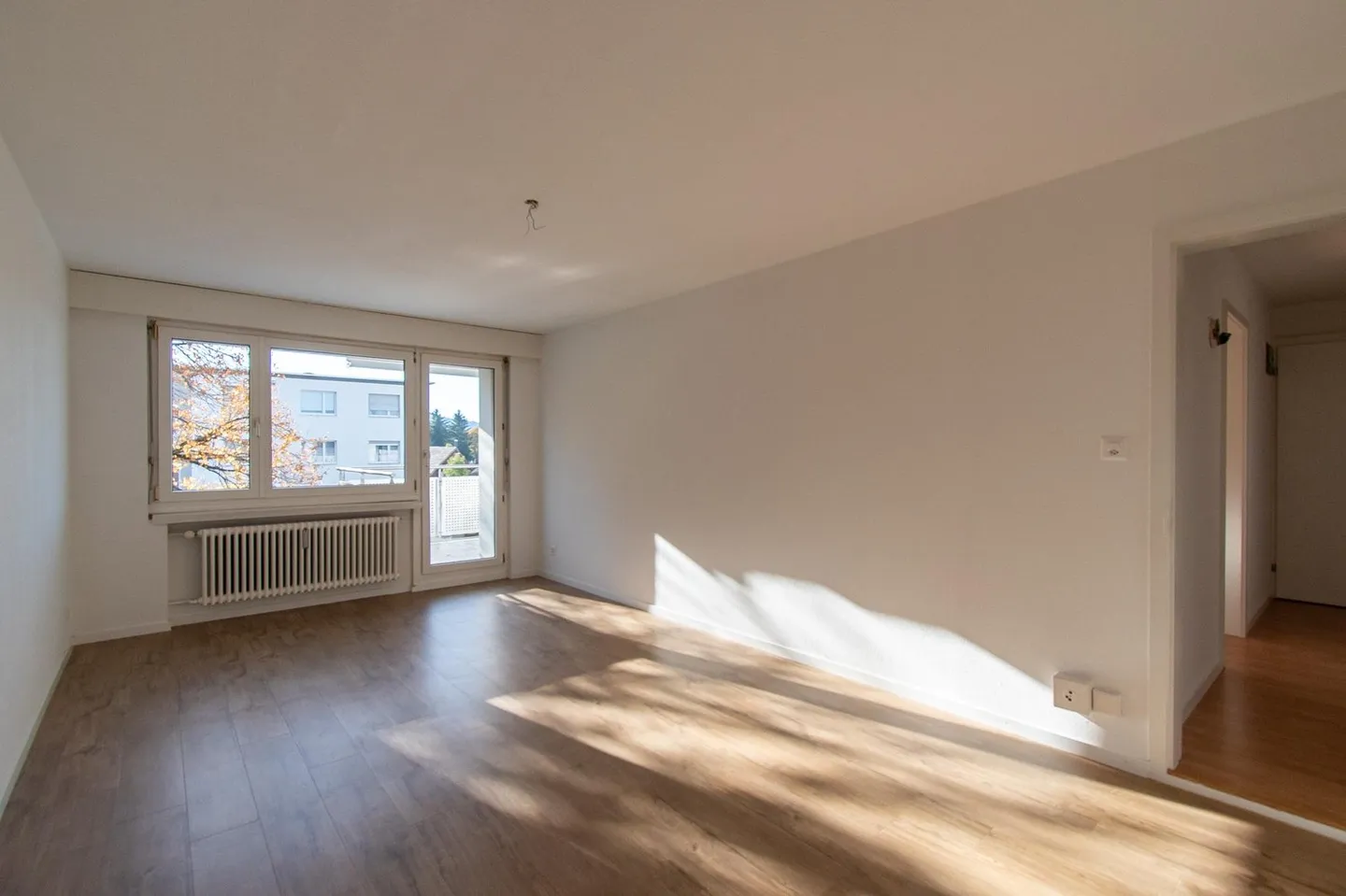 Ampio appartamento di 3,5 stanze con balcone soleggiato - Foto 1 di 13