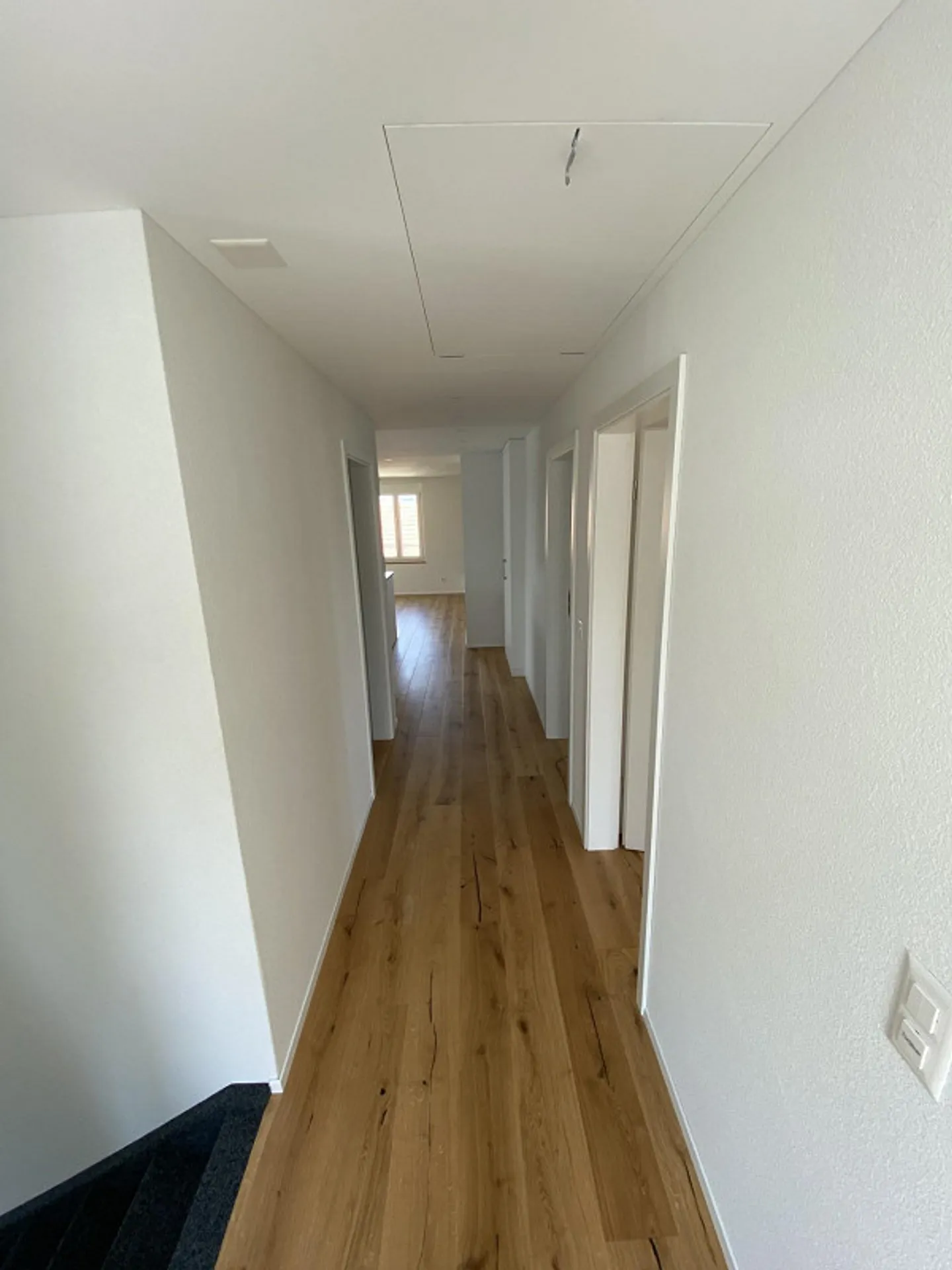 Charmante Wohnung mit grossem Balkon - Foto 2 von 9