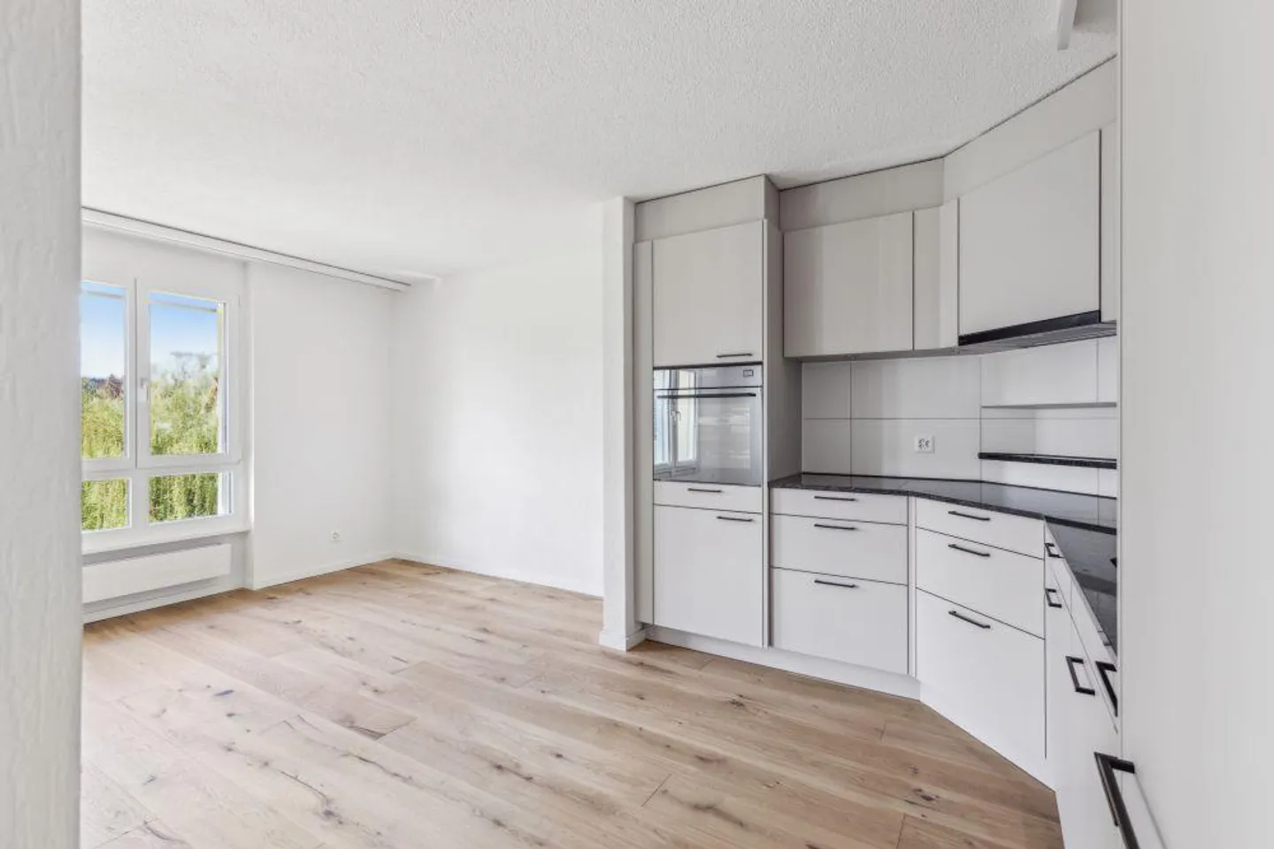 Quiet Living in Renovated Property - Photo 4 of 8