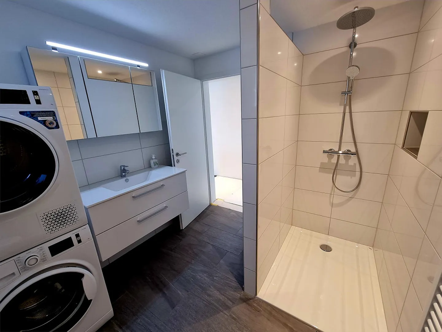 Charmante Wohnung mit grossem Balkon - Foto 4 von 9