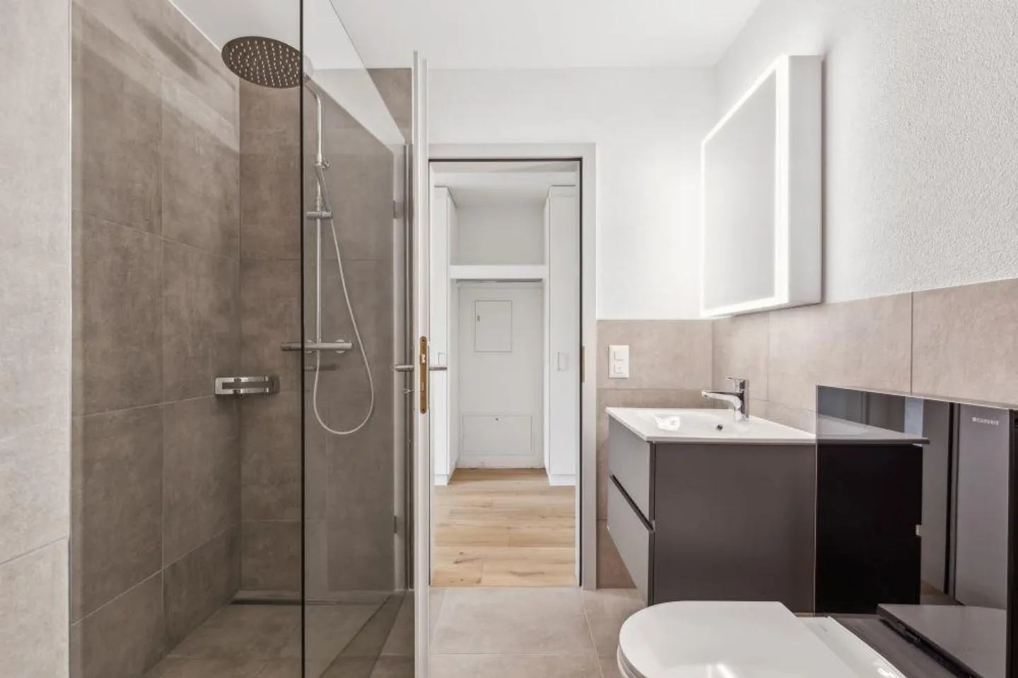 Quiet Living in Renovated Property - Photo 5 of 8