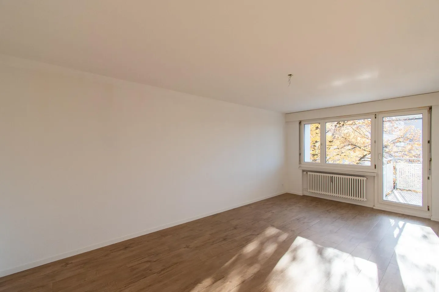 Ampio appartamento di 3,5 stanze con balcone soleggiato - Foto 3 di 13