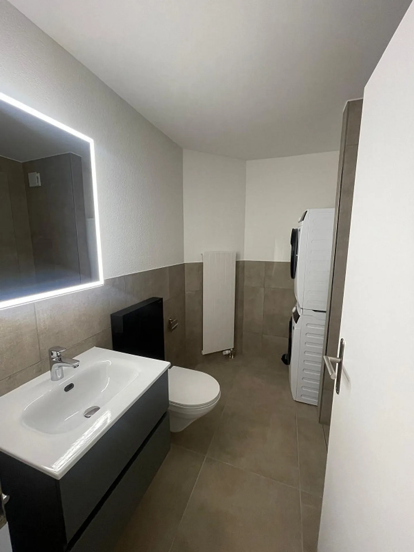 Quiet Living in Renovated Property - Photo 6 of 8