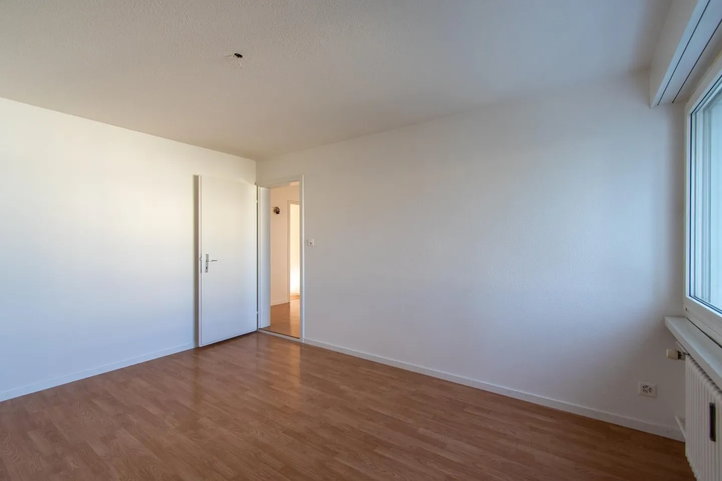 Ampio appartamento di 3,5 stanze con balcone soleggiato - Foto 9 di 13