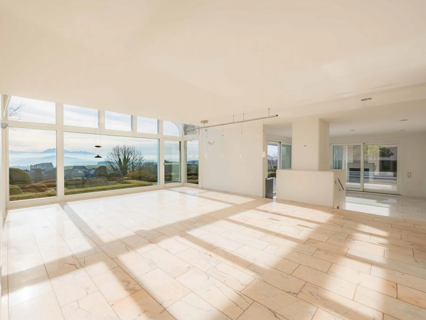 Panorama Villa in Prime Location: Wide View over Lake, City and Alps - Photo 4 of 5