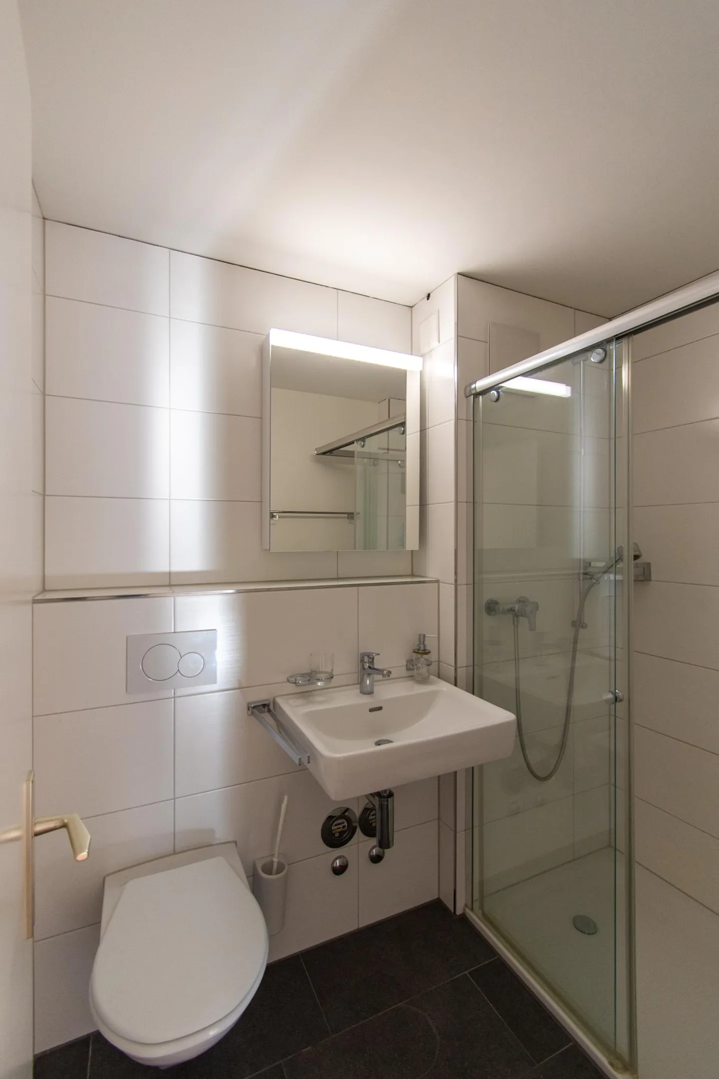 Ampio appartamento di 3,5 stanze con balcone soleggiato - Foto 10 di 13