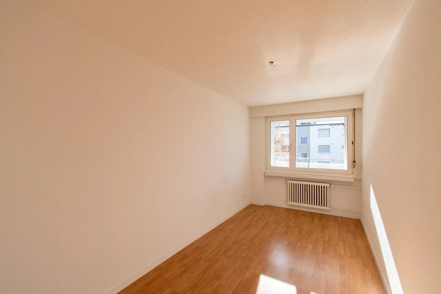 Ampio appartamento di 3,5 stanze con balcone soleggiato - Foto 11 di 13