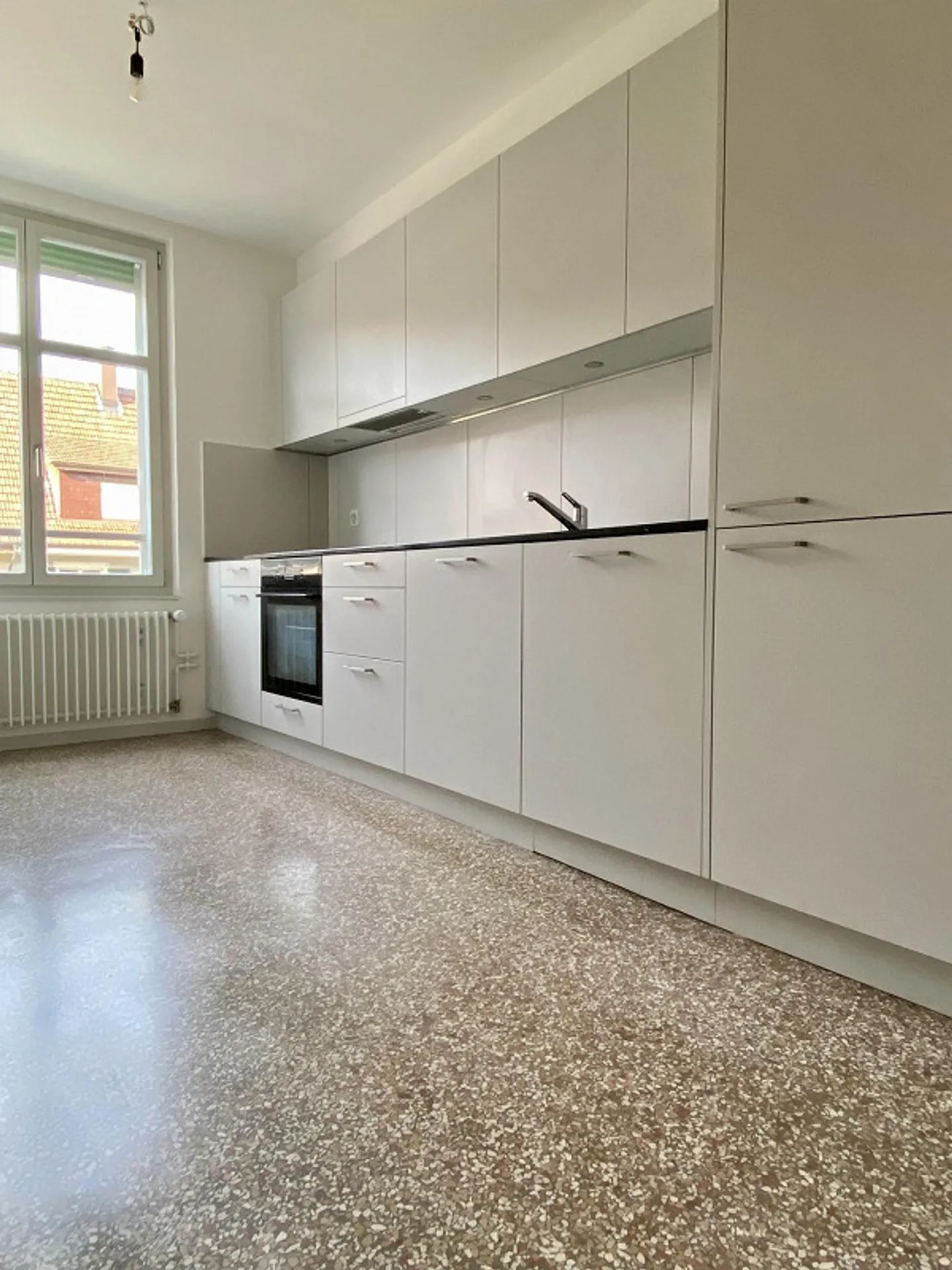 Old Building Apartment 3.5 Rooms - Photo 2 of 9