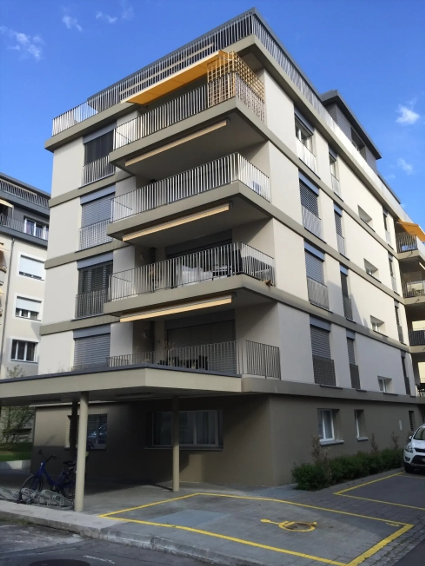 Grande appartamento di 4,5 stanze in affitto! - Foto 2 di 3
