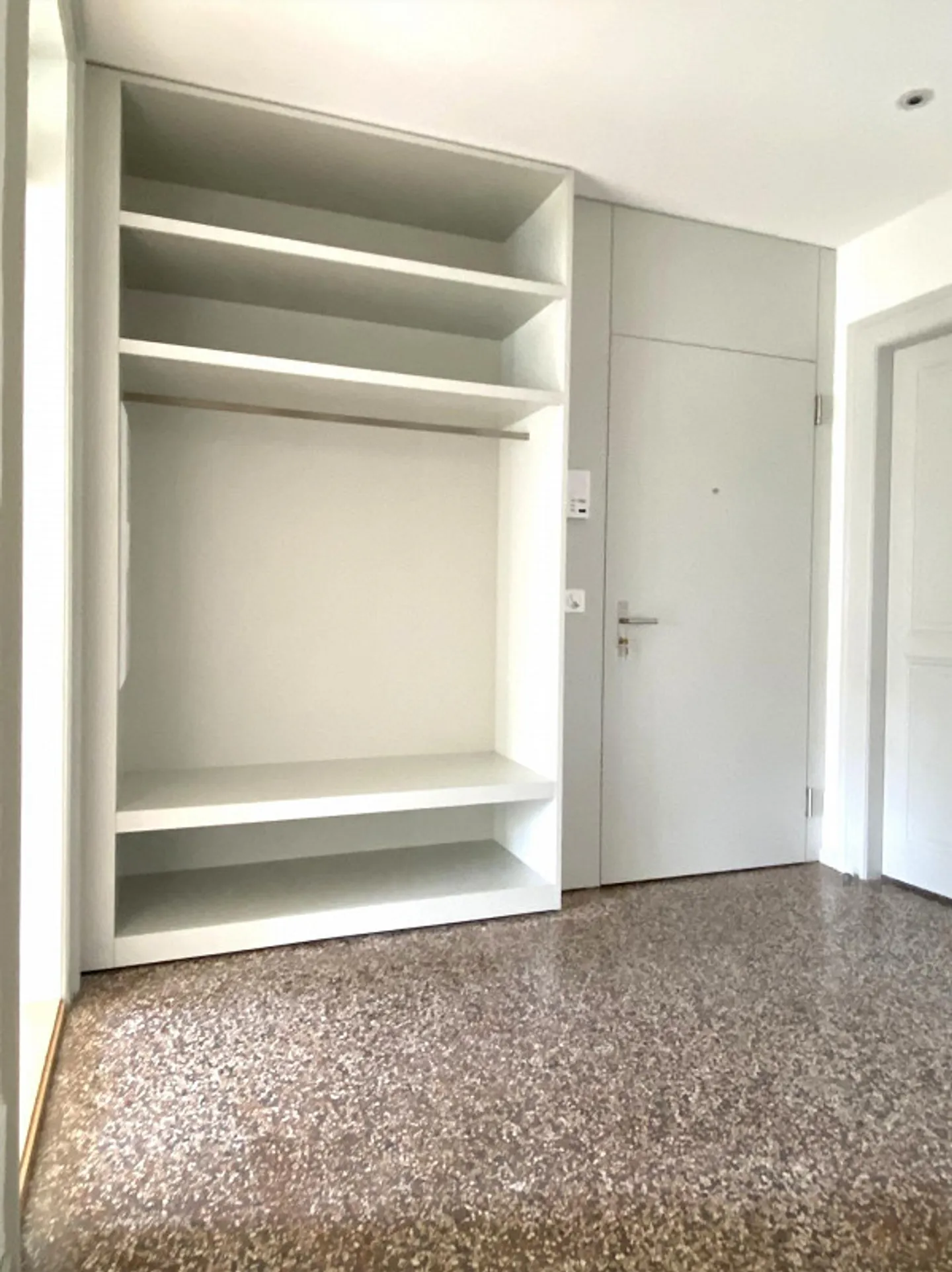 Old Building Apartment 3.5 Rooms - Photo 4 of 9