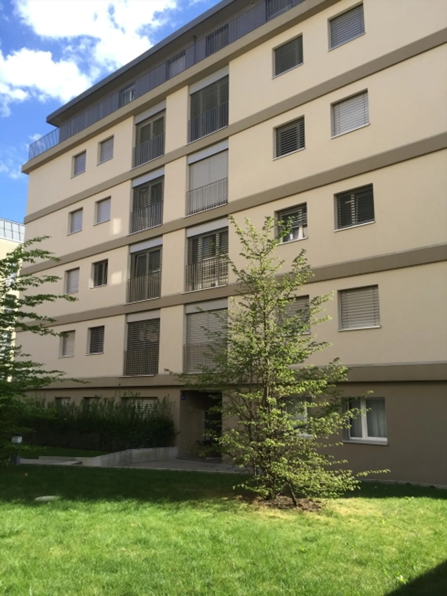 Grande appartamento di 4,5 stanze in affitto! - Foto 3 di 3