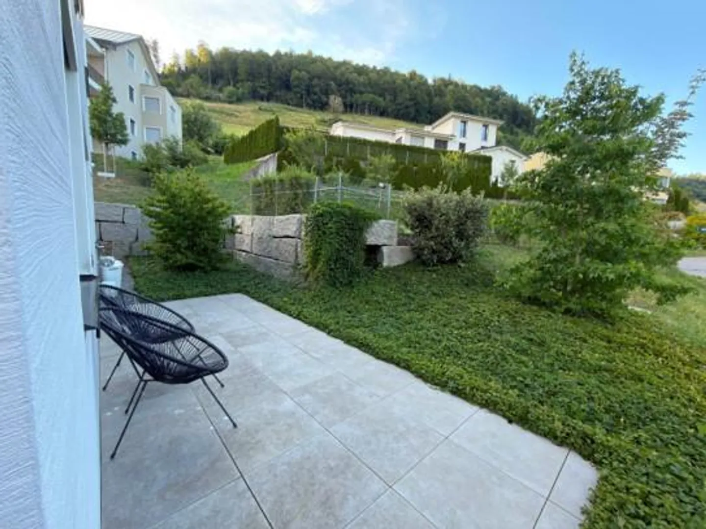 Modern 3.5-room garden apartment with Bürgenstock and valley views - Photo 2 of 17