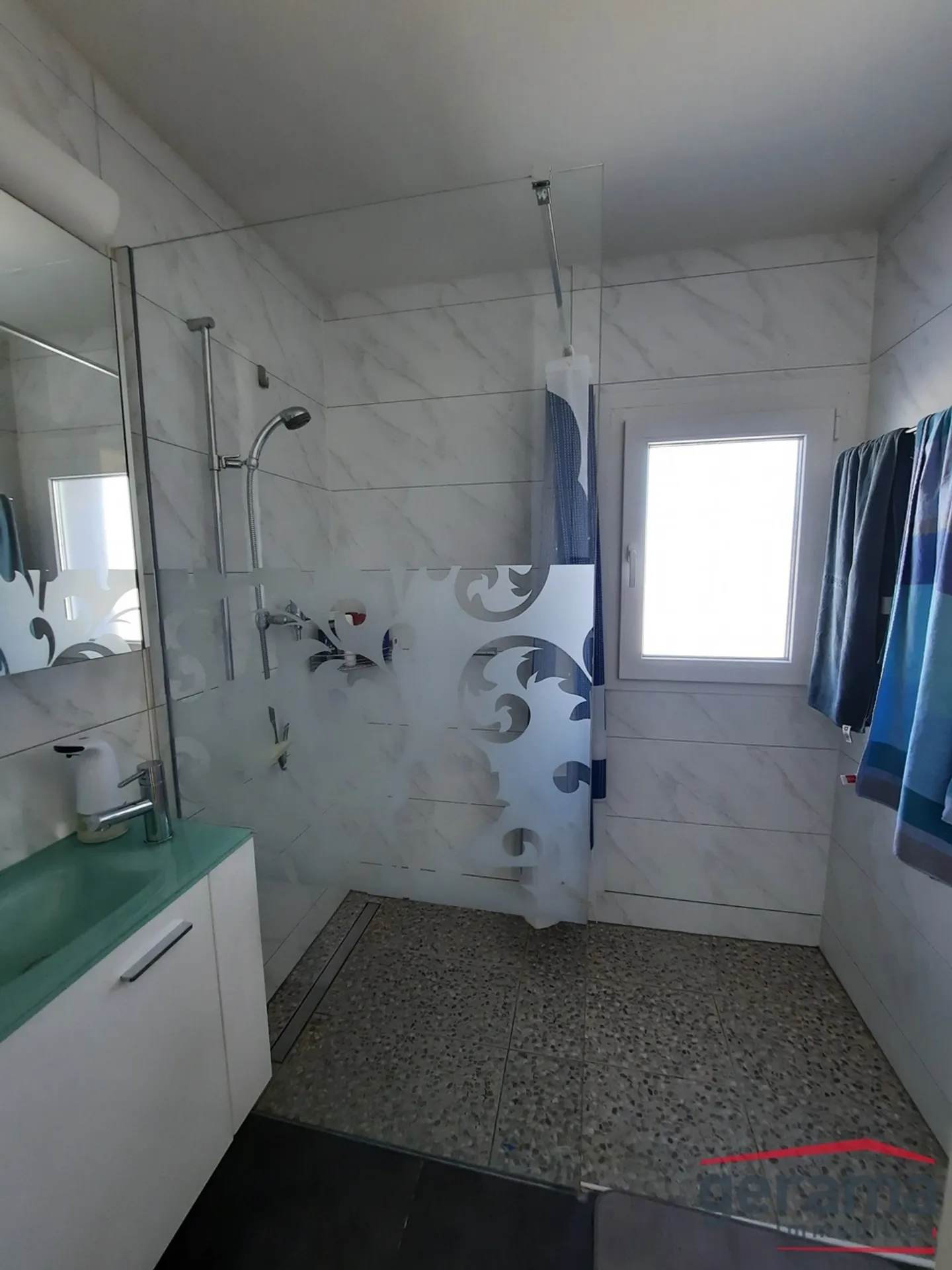 Bel palazzo in affitto con 3 appartamenti e piscina comune - Foto 23 di 36
