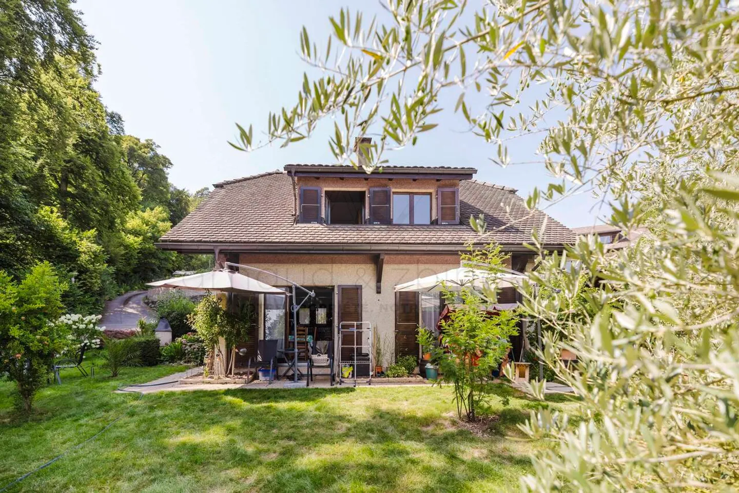 Charming house with 4.5 rooms and lake view - Photo 3 of 9