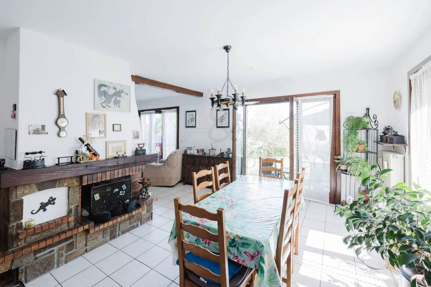 Charming house with 4.5 rooms and lake view - Photo 5 of 9