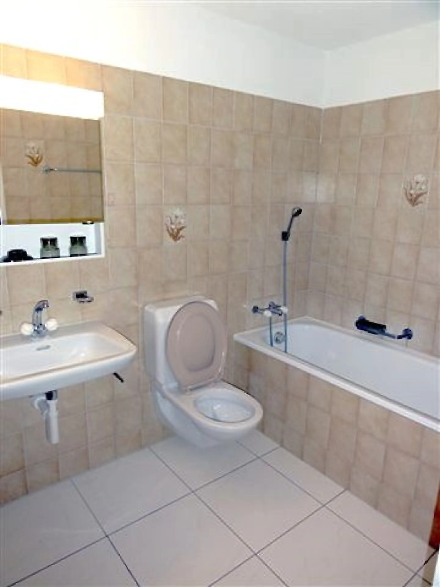 Families and couples welcome - Photo 10 of 12