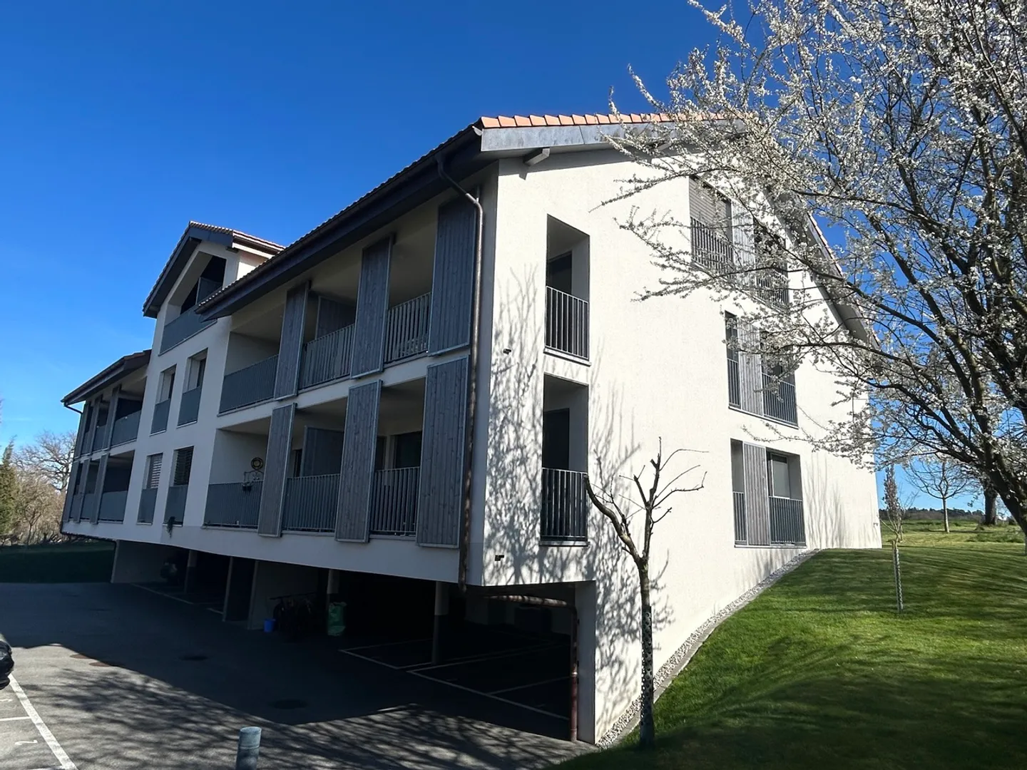 Appartement moderne avec vue lac - Photo 2 sur 11