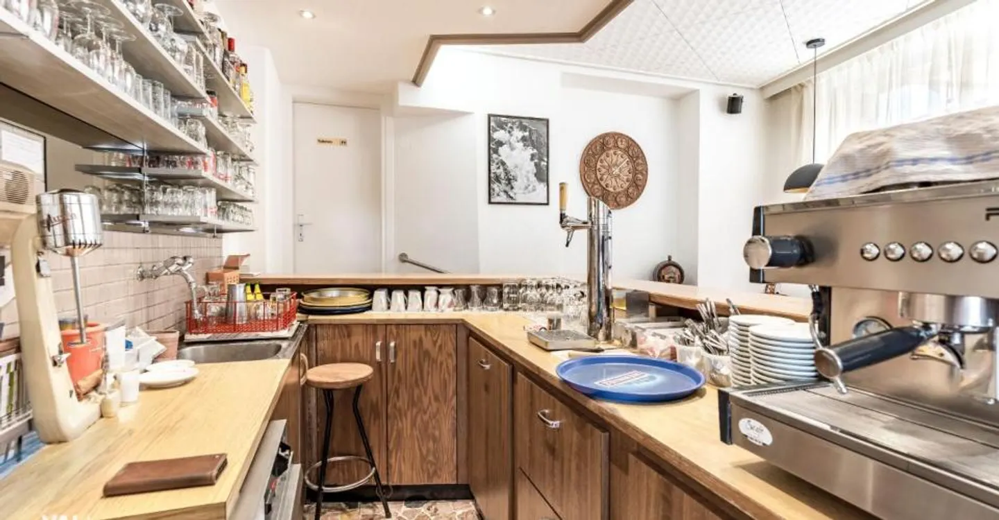 Bar-Caffè con Terrazza, Pronto da Riprendere! - Foto 2 di 9