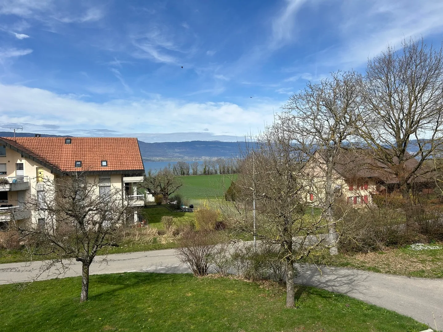 Appartement moderne avec vue lac - Photo 5 sur 11