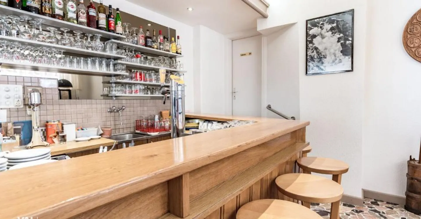 Bar-Caffè con Terrazza, Pronto da Riprendere! - Foto 3 di 9