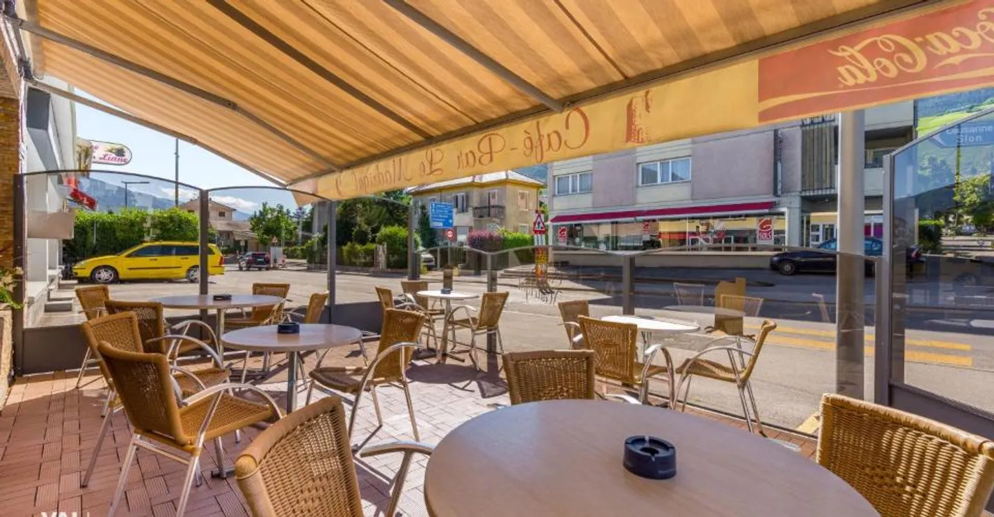 Bar-Caffè con Terrazza, Pronto da Riprendere! - Foto 8 di 9