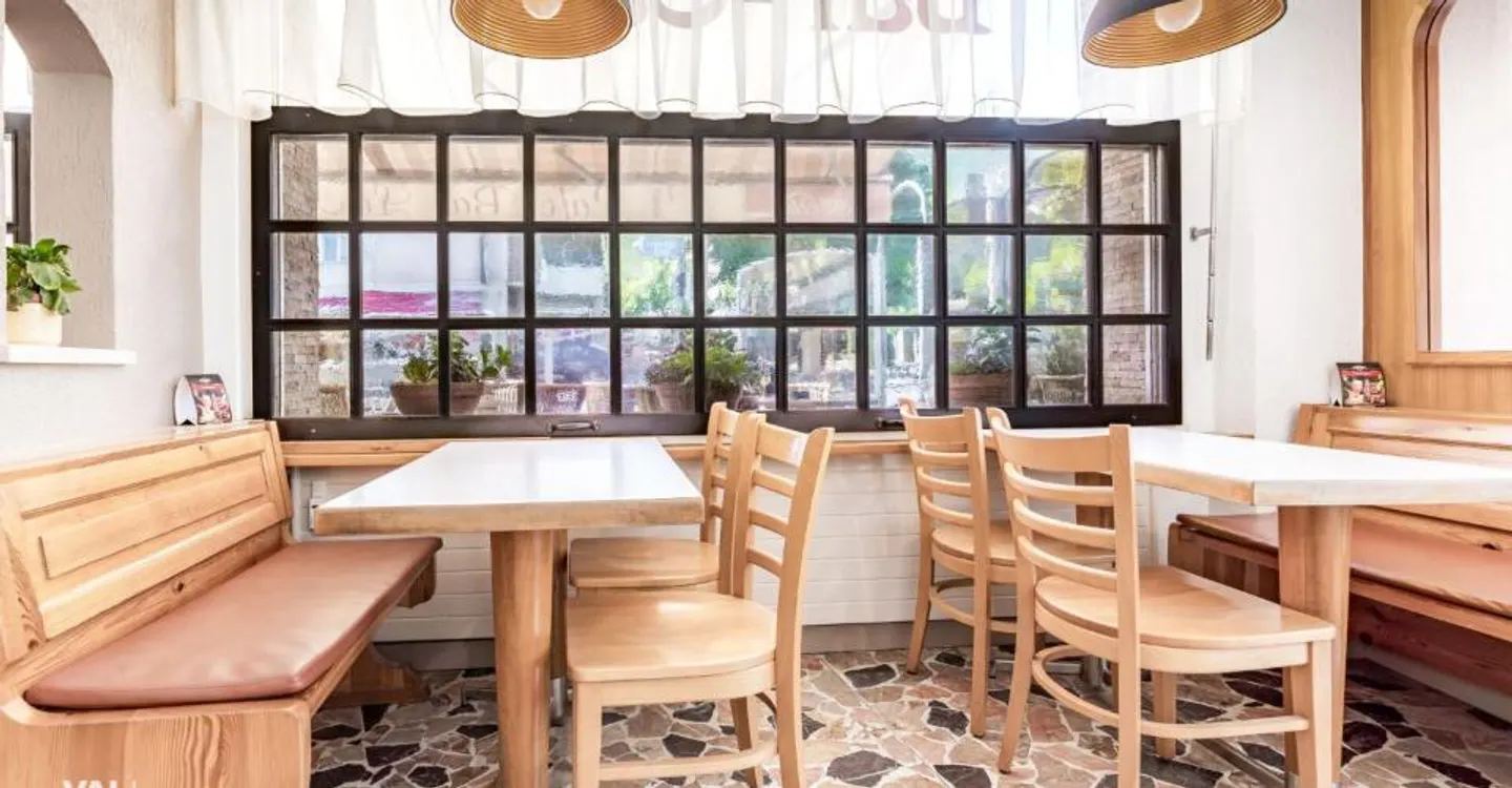 Bar-Caffè con Terrazza, Pronto da Riprendere! - Foto 7 di 9