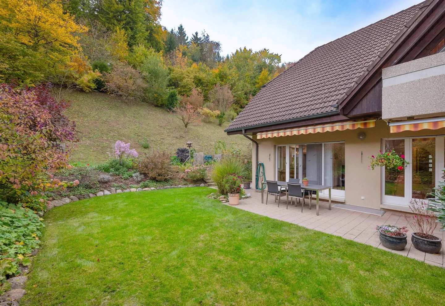 Charmantes Haus mit idyllischem Garten - Foto 3 von 14