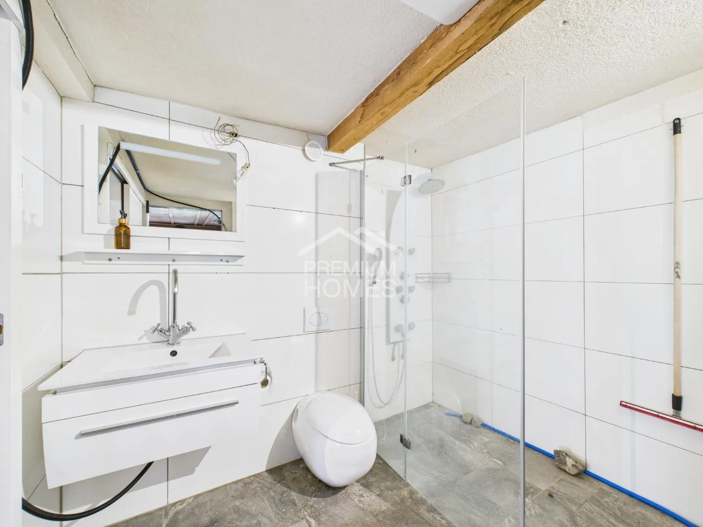 Charming Three-Family House - Perfect for Leisure and Outdoor Activities - Photo 8 of 9
