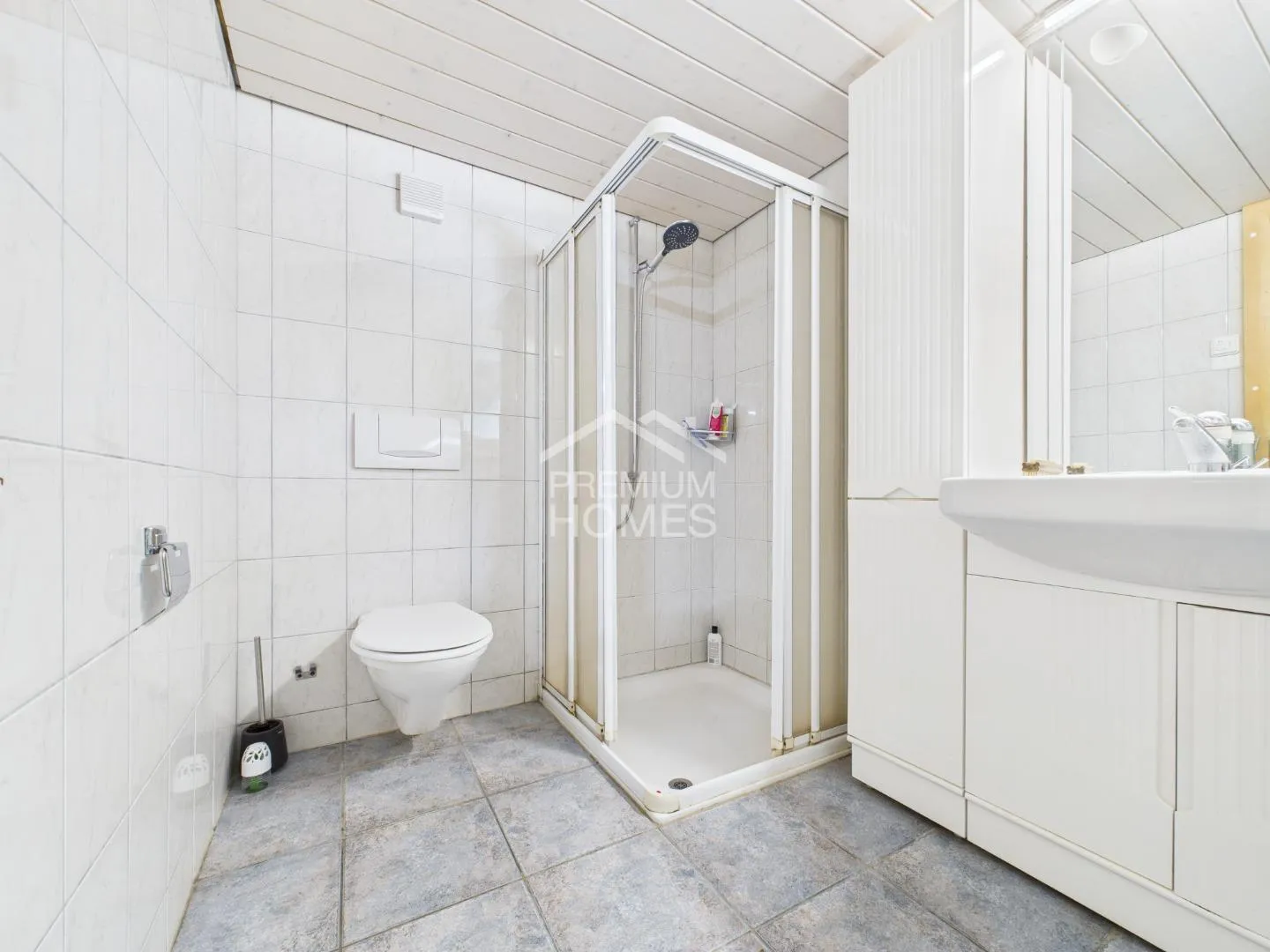 Charming Three-Family House - Perfect for Leisure and Outdoor Activities - Photo 9 of 9