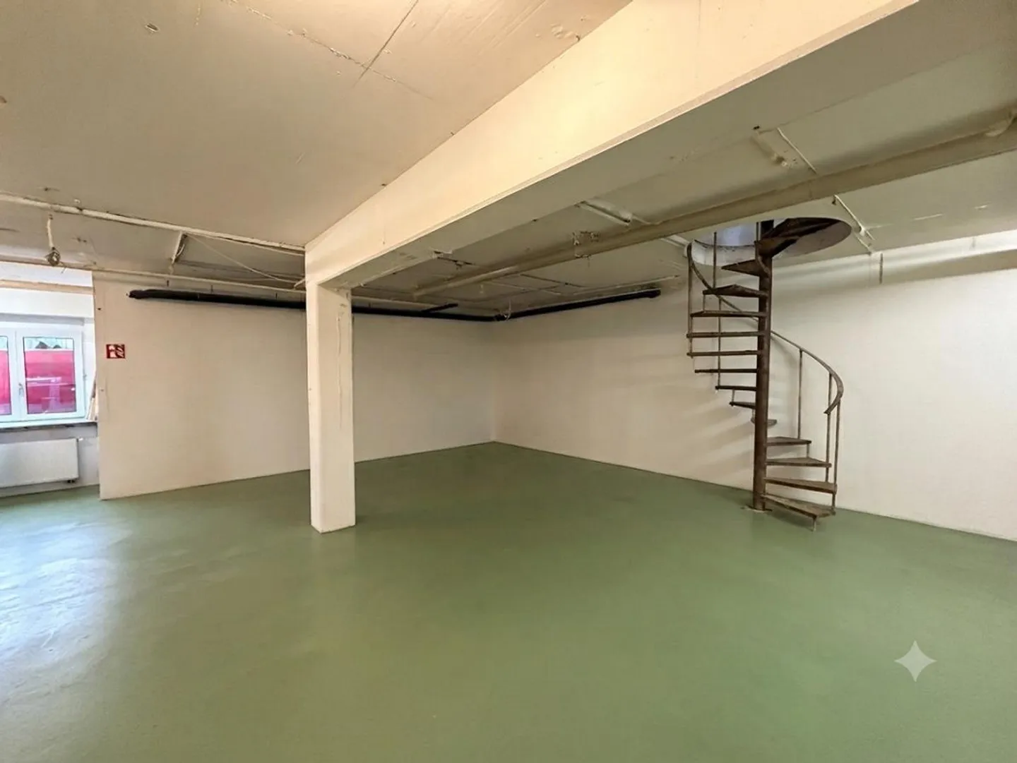 Beaucoup d'espace pour vos idées - 166 m² sur deux niveaux - Photo 1 sur 10