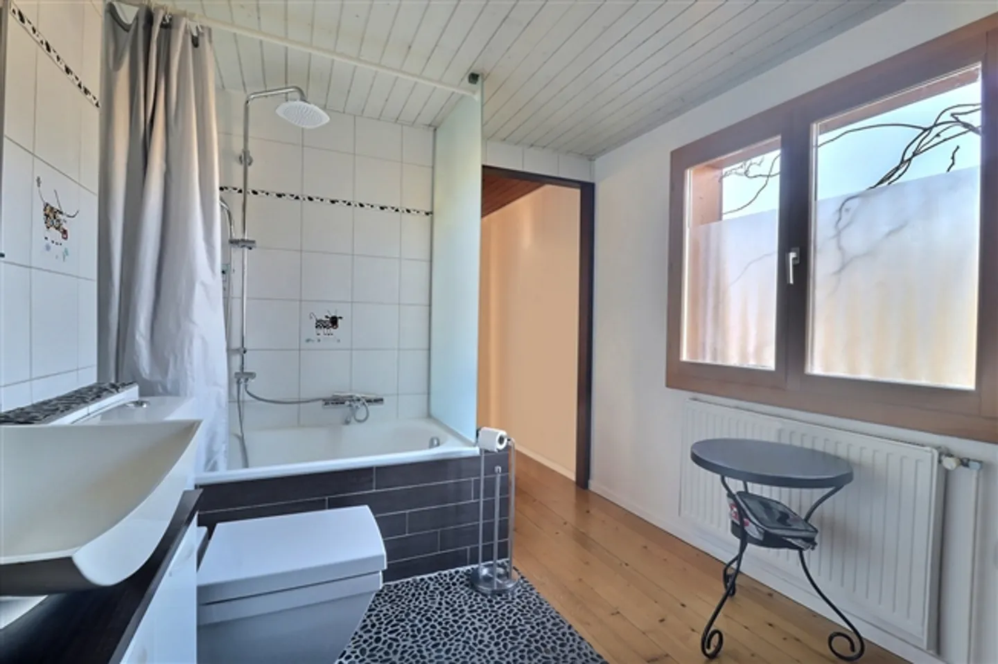 Beautifully renovated farmhouse in Gruyère - Photo 10 of 14