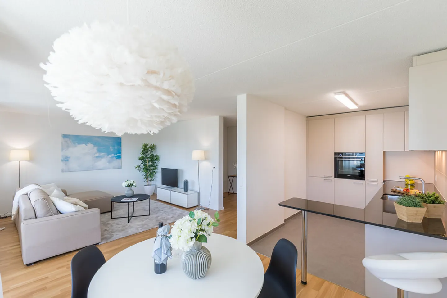 CENTRAL AND QUIET LIVING - Photo 1 of 11