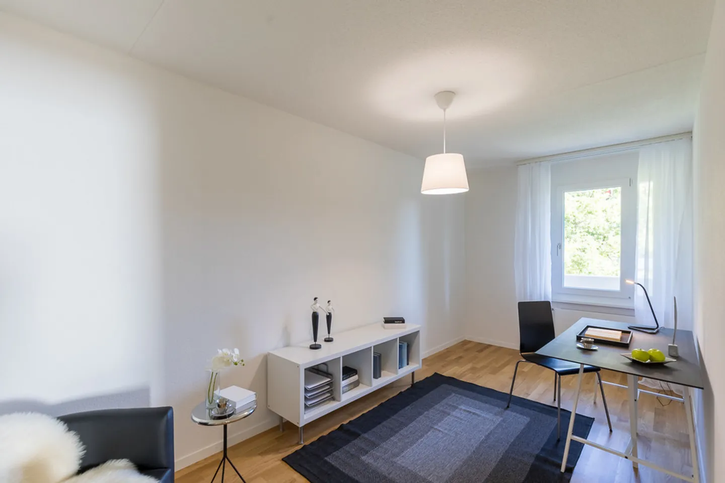 CENTRAL AND QUIET LIVING - Photo 7 of 11