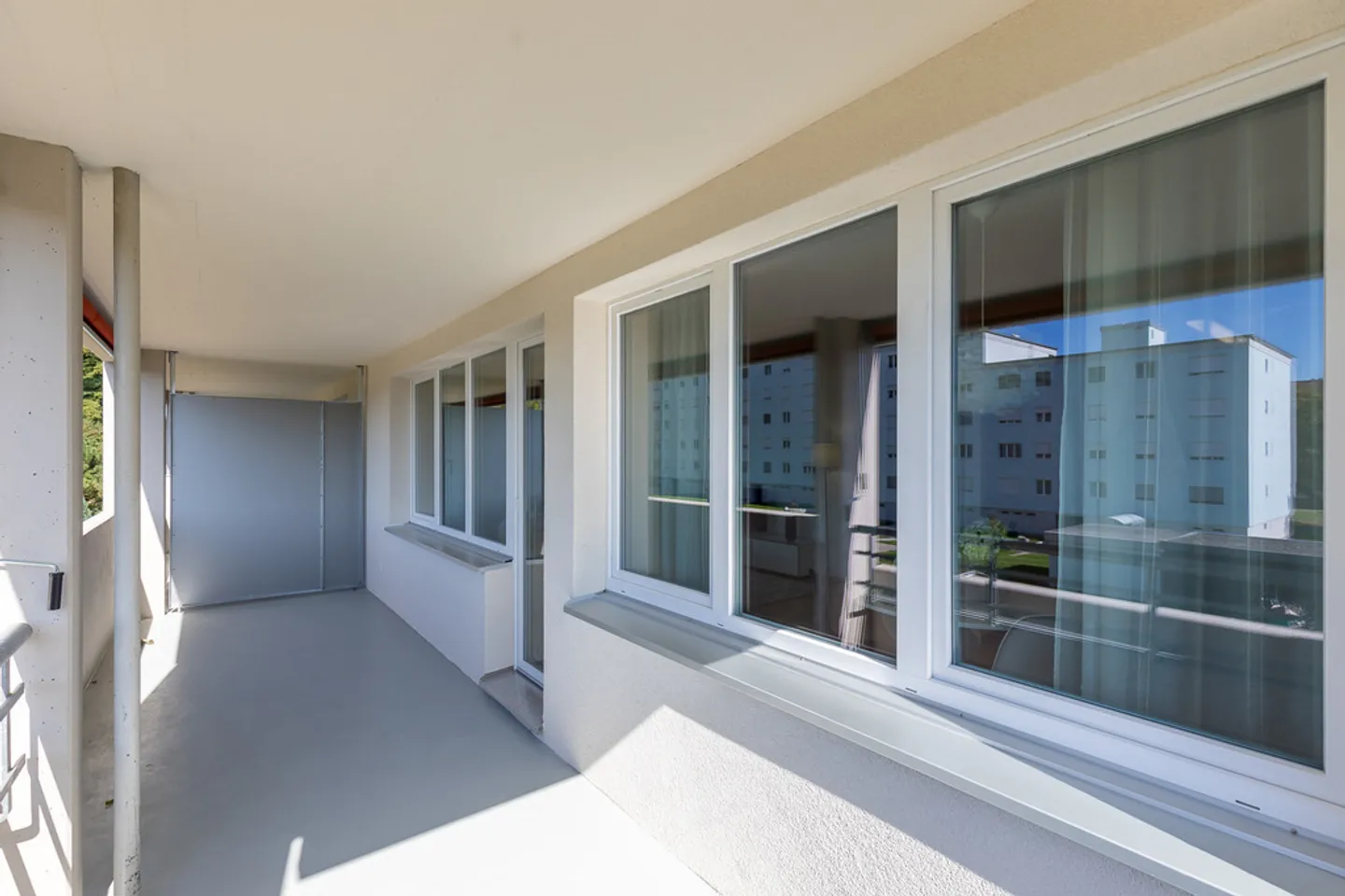 CENTRAL AND QUIET LIVING - Photo 8 of 11