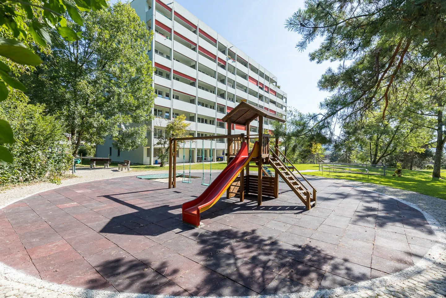 CENTRAL AND QUIET LIVING - Photo 10 of 11