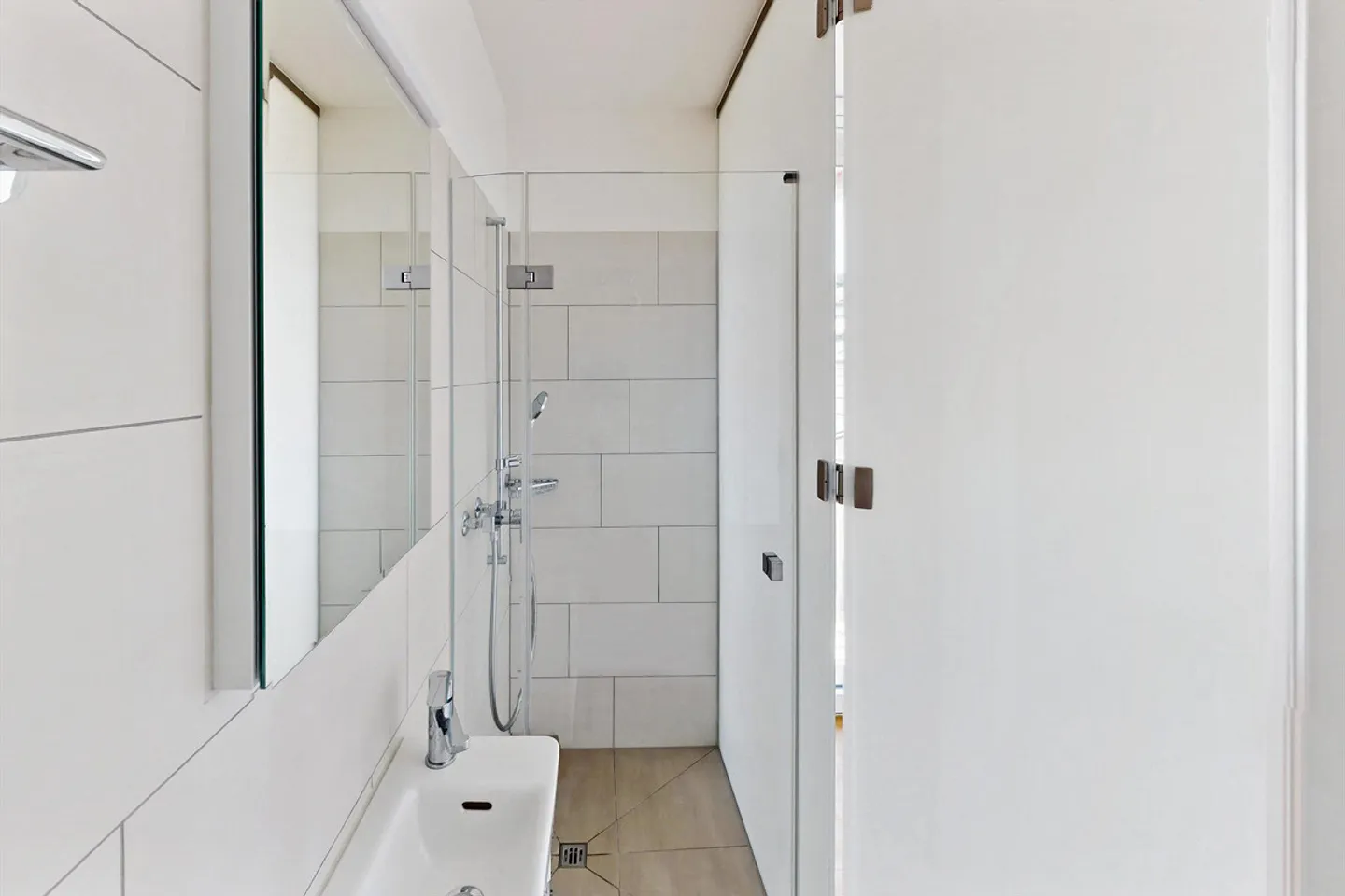 Great single apartment in the best urban location! - Photo 10 of 11