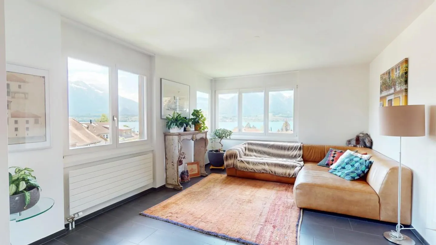 Spacious 4.5 Room Apartment with 2 Parking Spaces - Photo 4 of 16