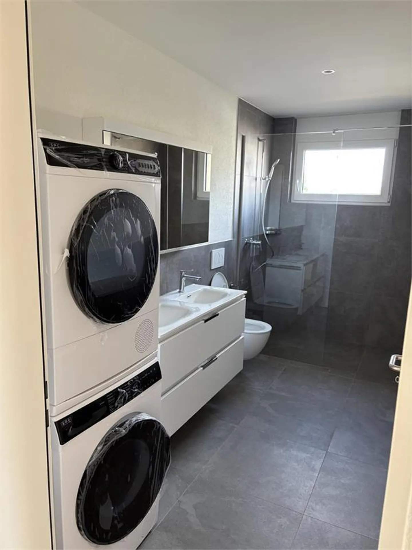 Rent starting in January, move in still in December! - Photo 3 of 4