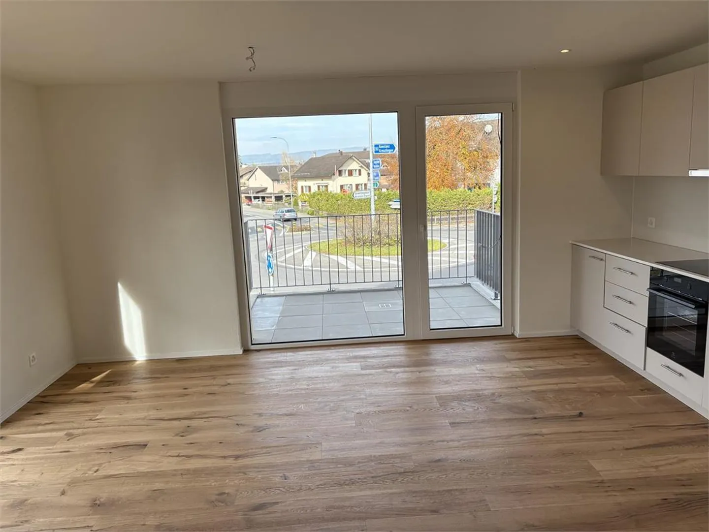 Rent starting in January, move in still in December! - Photo 4 of 4