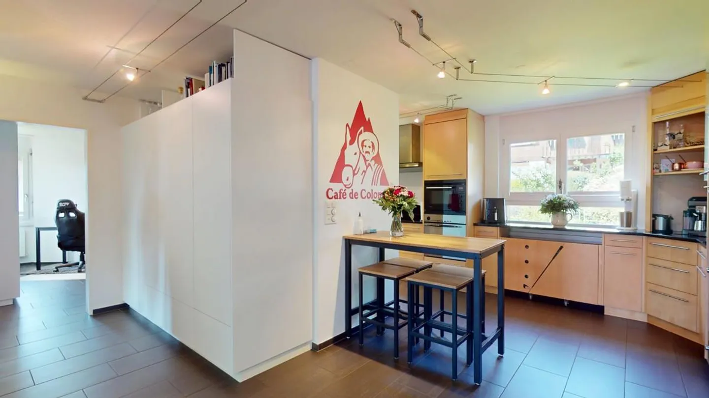 Spacious 4.5 Room Apartment with 2 Parking Spaces - Photo 7 of 16