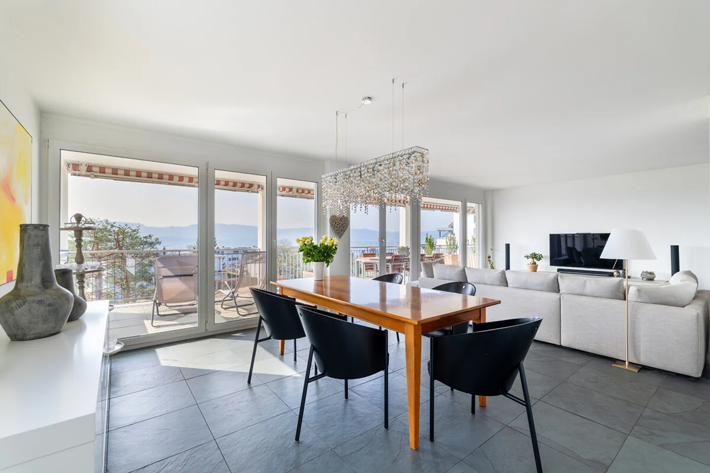 Geräumige Wohnung mit Seesicht - Foto 2 von 6